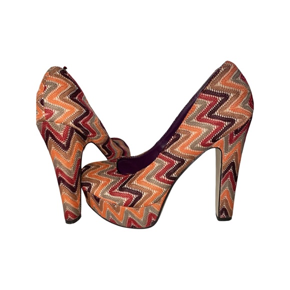 Madden Girl Earthy Toned Cheveron heels size 8 - Picture 3 of 3